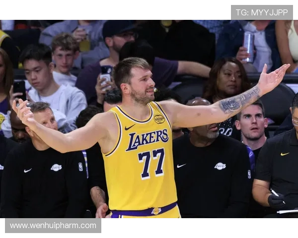 东契奇赞詹姆斯独特视角称其为团队带来巨大帮助